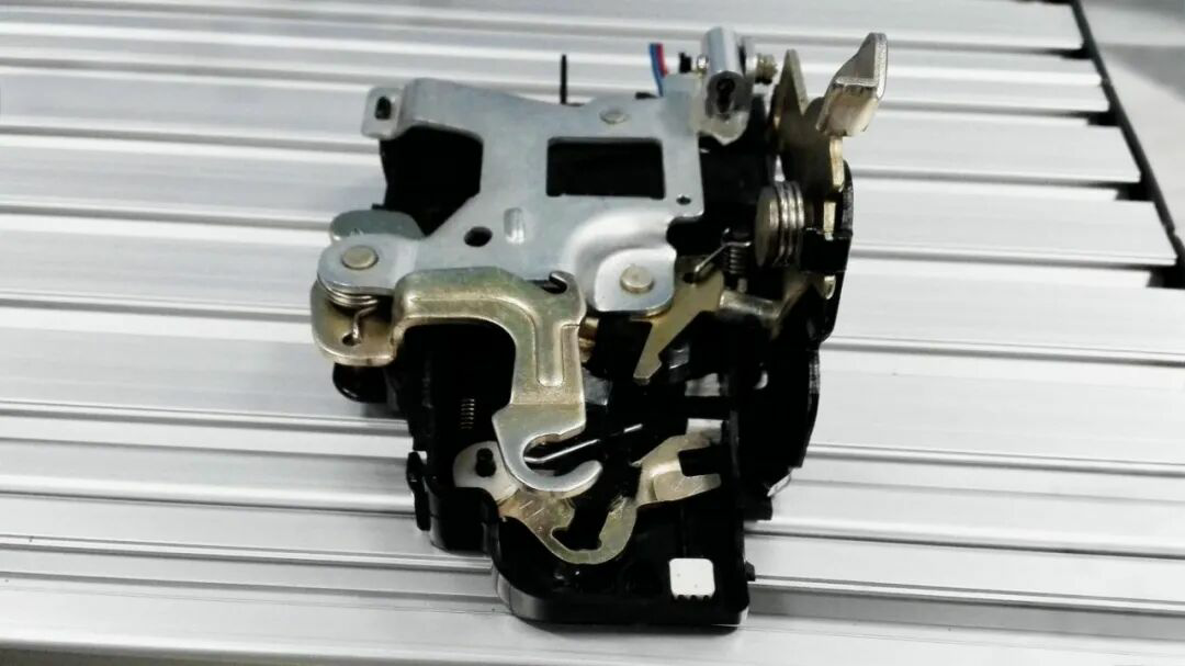 汽车门锁三维扫描建模